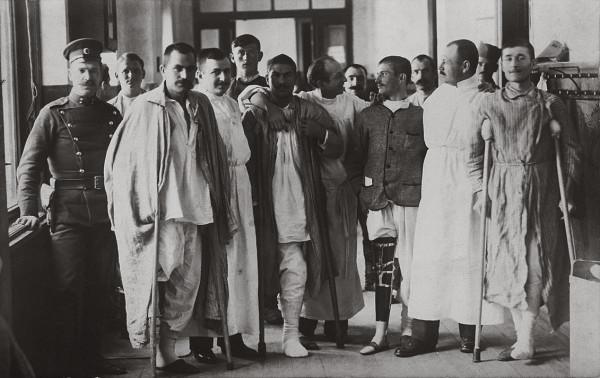 Ján Koniarek ako lapiduch (druhý z prava v prvom rade) v 1. svetovej vojne Sedmohradsko (Rumunsko) okolo roku 1917