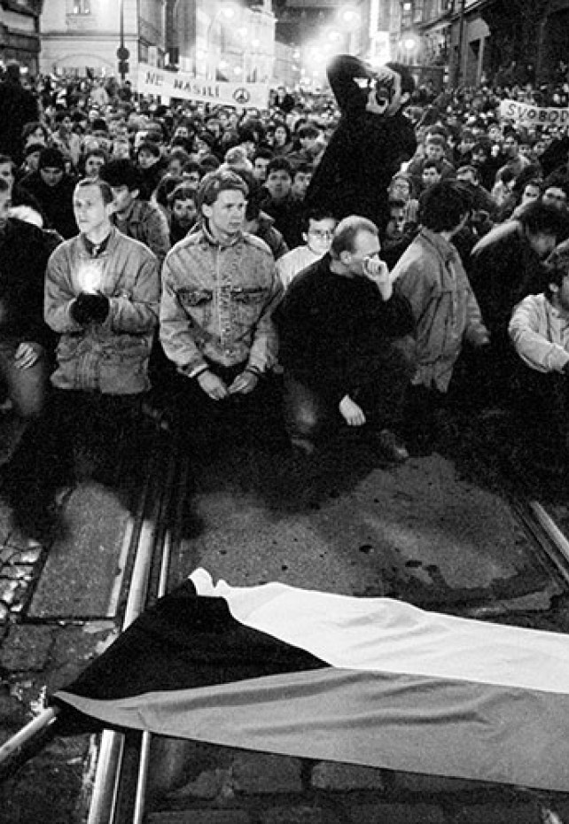 1989 Sametová nežná