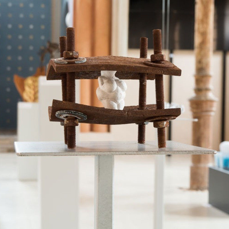 Jozef Suchoža (SK), Bez názvu, 2016, železo, sadra, 18x20x20 cm