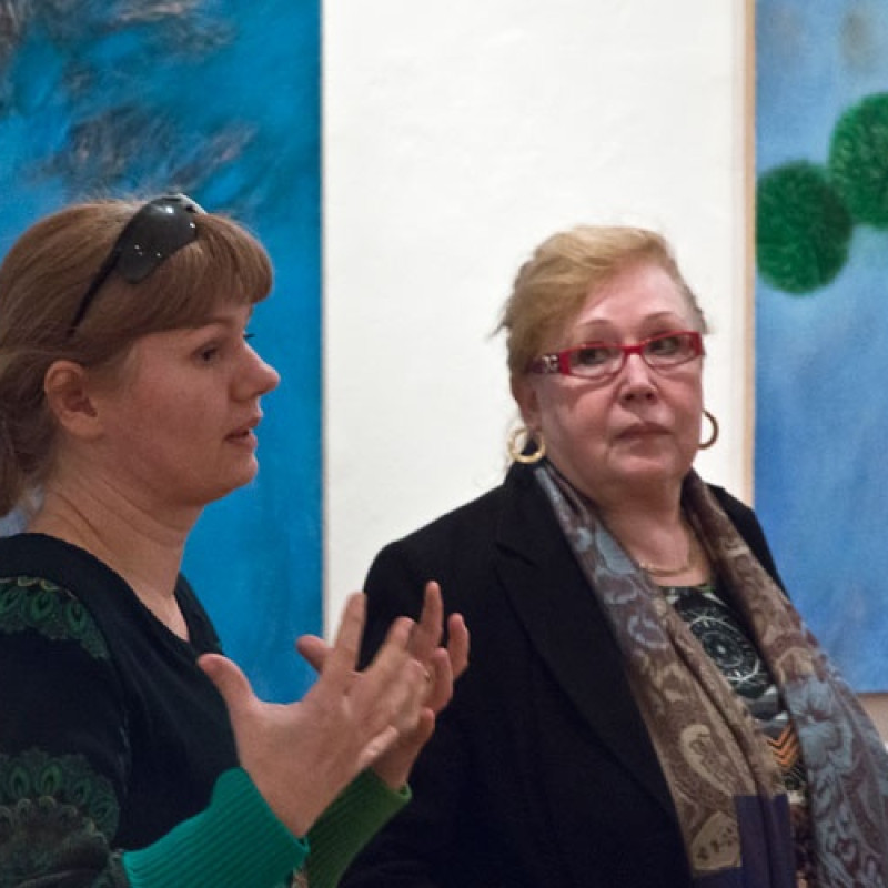 autorka a kurátorka pri výklade