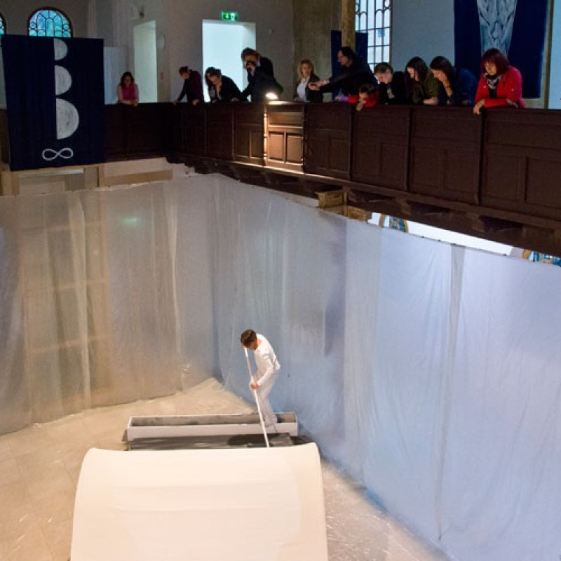 performance na vernisáži