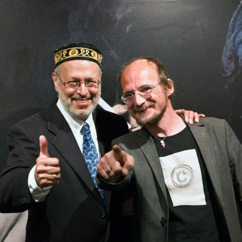 kurátor výstavy Yossi Lemel a kurátor Trienále plagátu Trnava 2015 Róbert Paršo