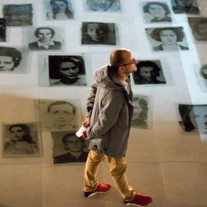 na vernisáži výstavy Šedá kniha