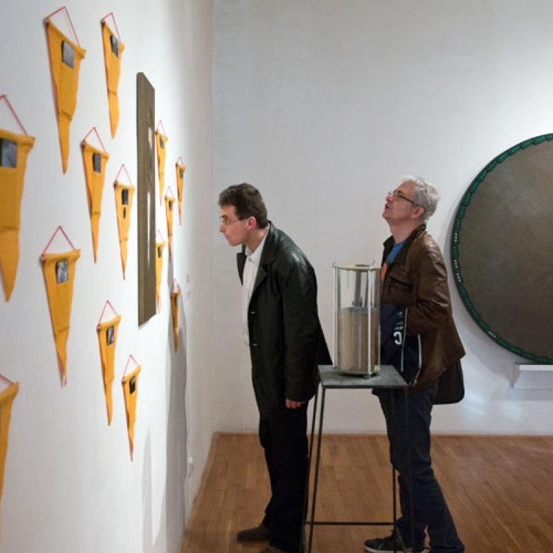 návštevníci galérie