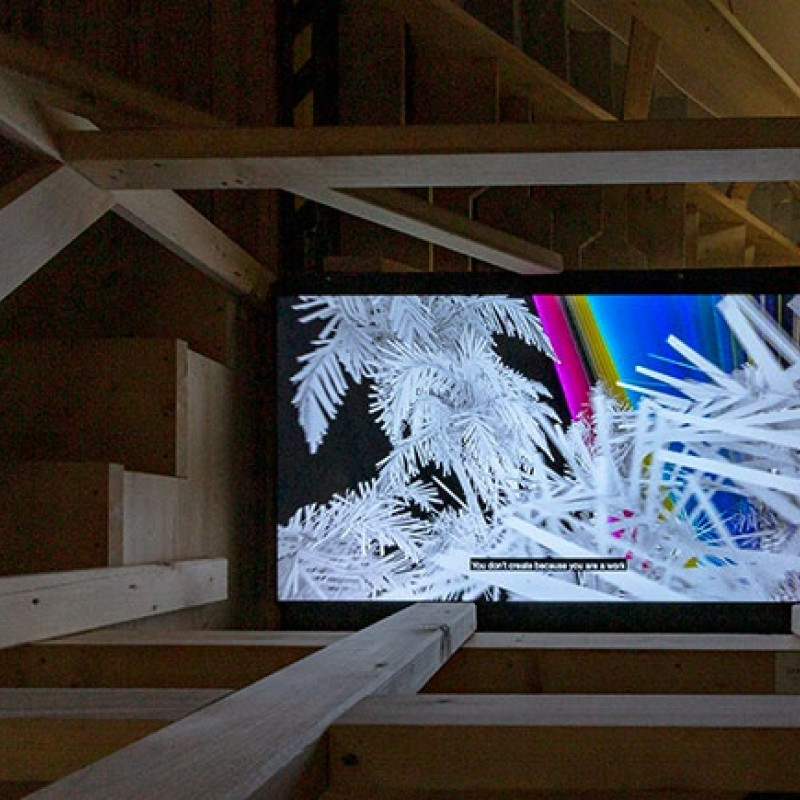 LUNA, 2017 (videoinštalácia, 1min 30s)