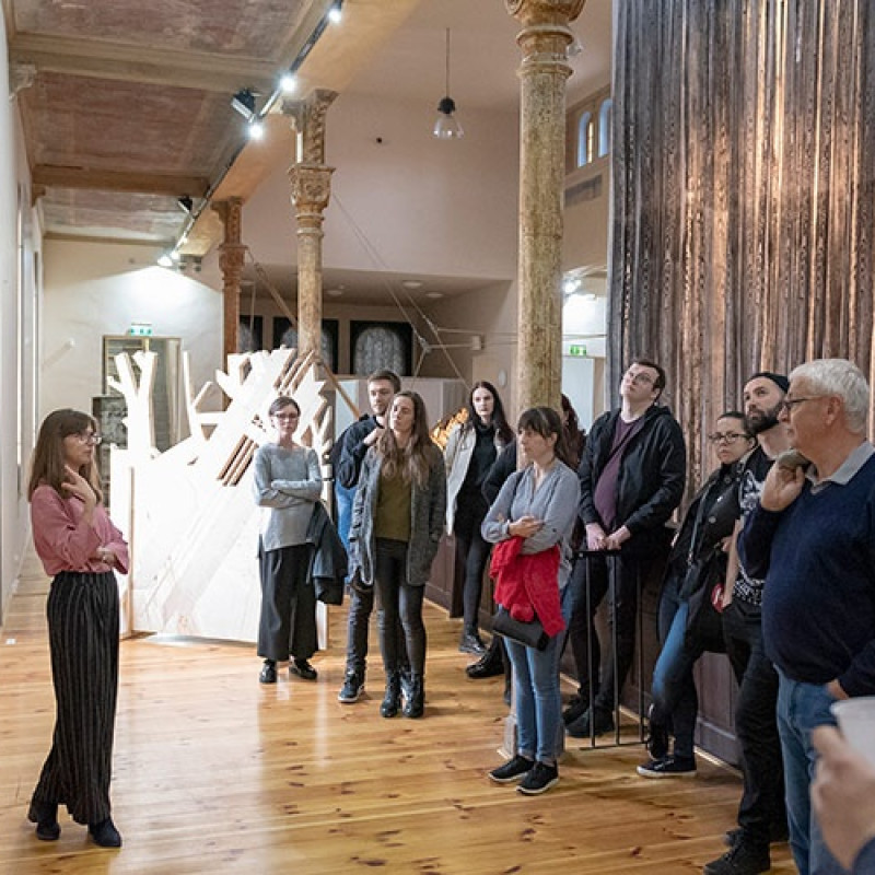 kurátorský výklad