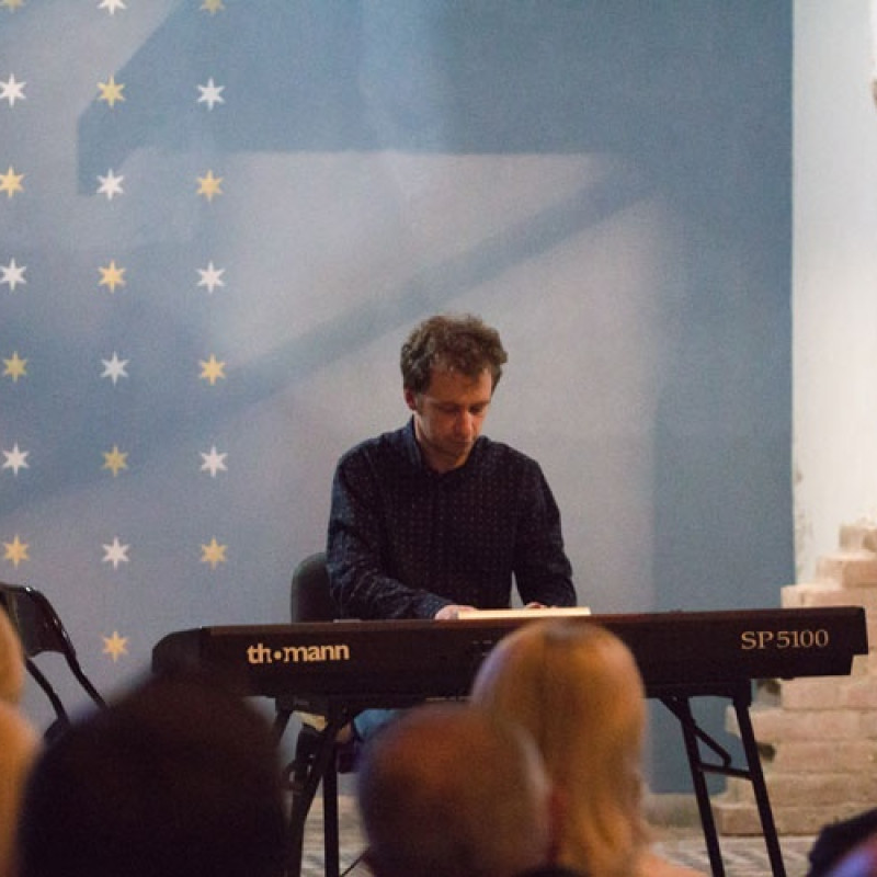 hudobný hosť vernisáže Benjamin Klum