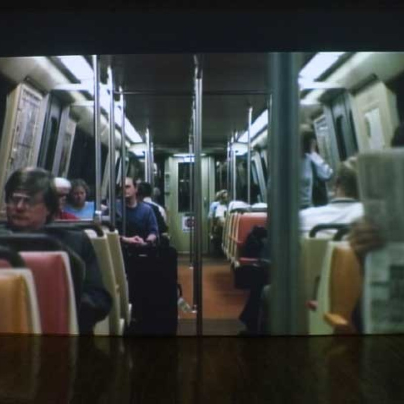 Sarah Morris (1967): Hlavné mesto, 2000, 16 mm film prepísaný na DVD, 18 min 18´, S láskavým dovolením múzea Jay Jopling/White Cube, Londýn