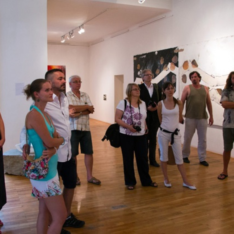 návštevníci výstavy Imagine s autormi