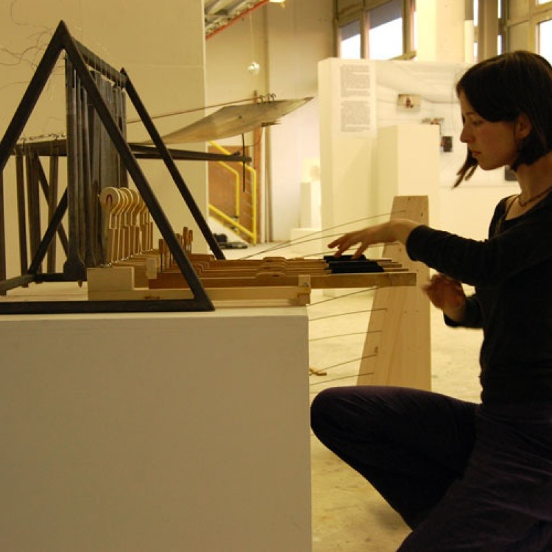 hudobný hosť vernisáže