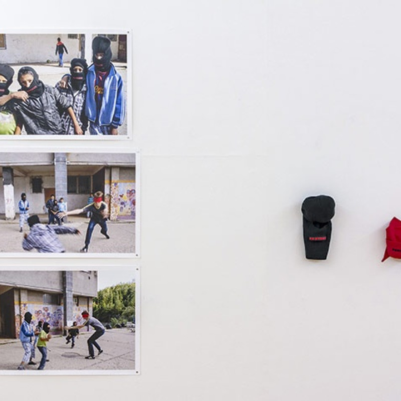 Emília RIGOVÁ, Hra na slepú babu, 2012, performance - objekty a digitálny print