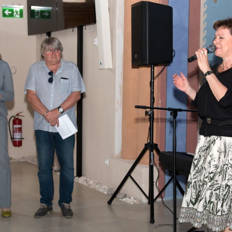 hudobný hosť vernisáže - Adriena Bartošová