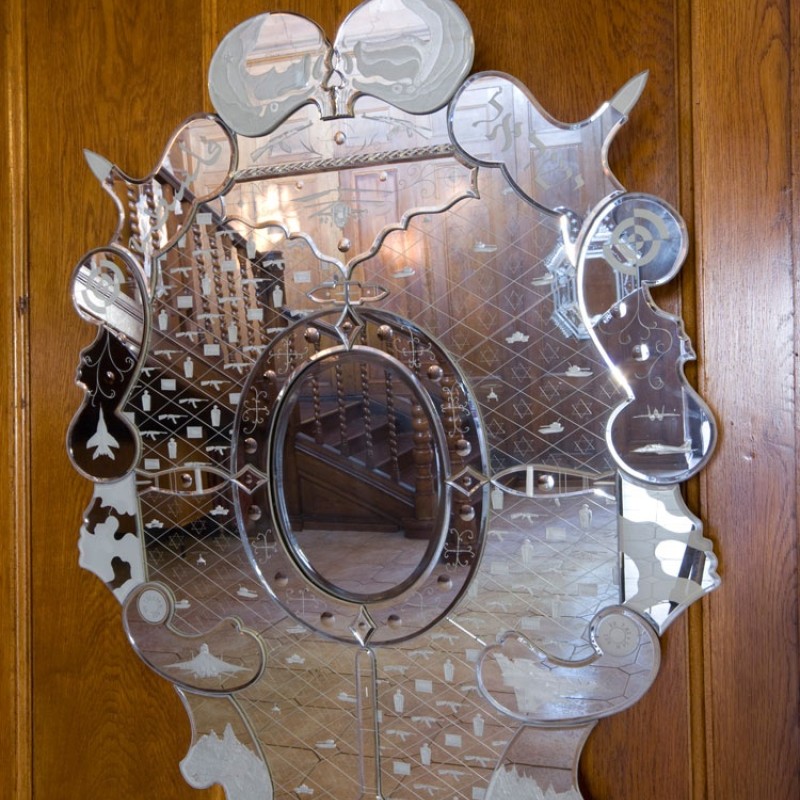 Milan Houser: Ovál (z cyklu VANITAS), 2006 kombinovaná technika, 120x96 cm